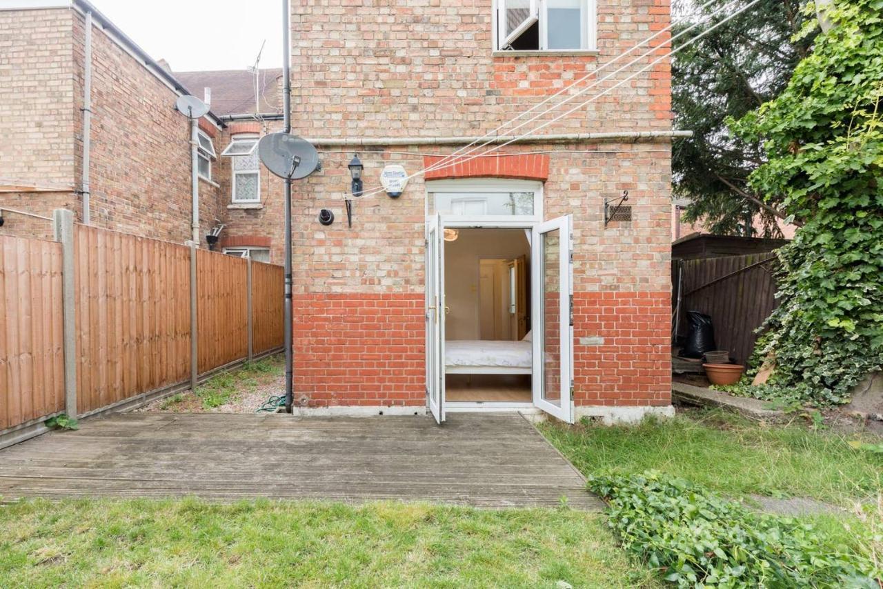 Bikki Apartments - 2 Bedroom Harrow Exterior photo